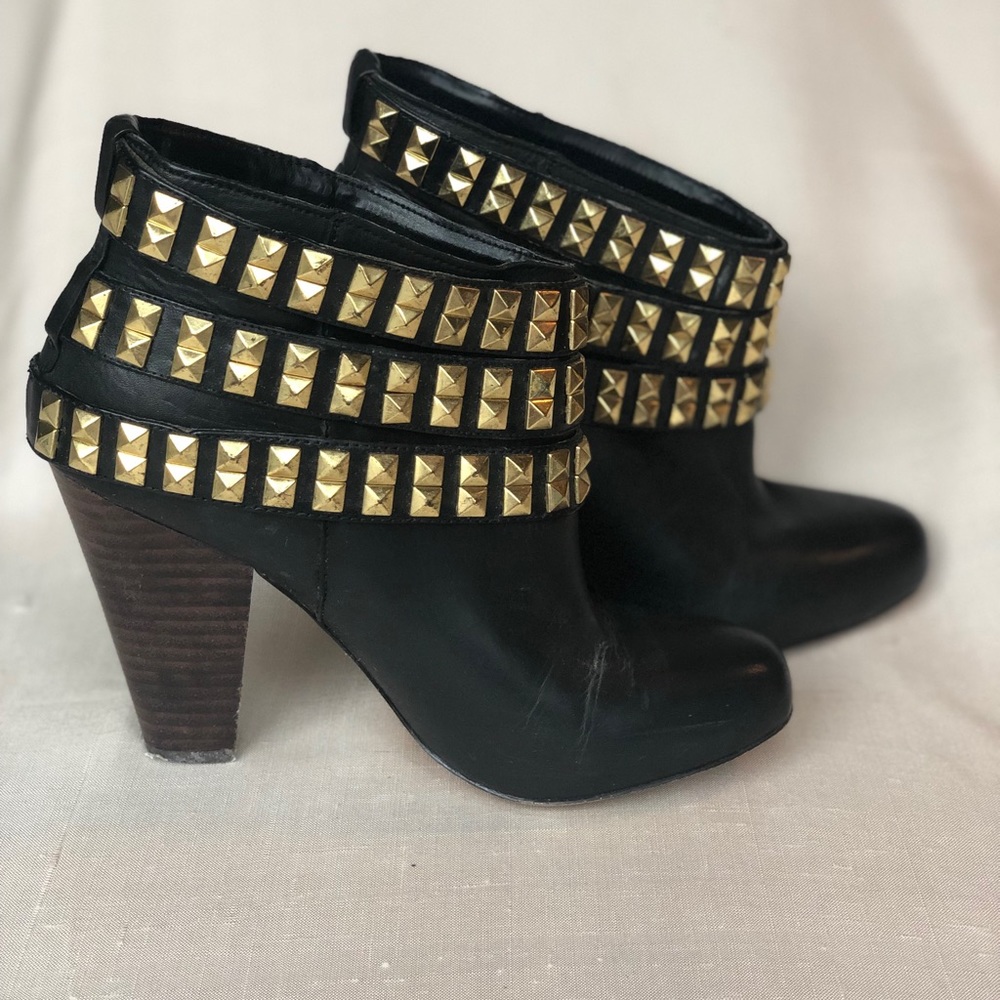 Betsy Johnson ‘camper’ Gold Stud Booties